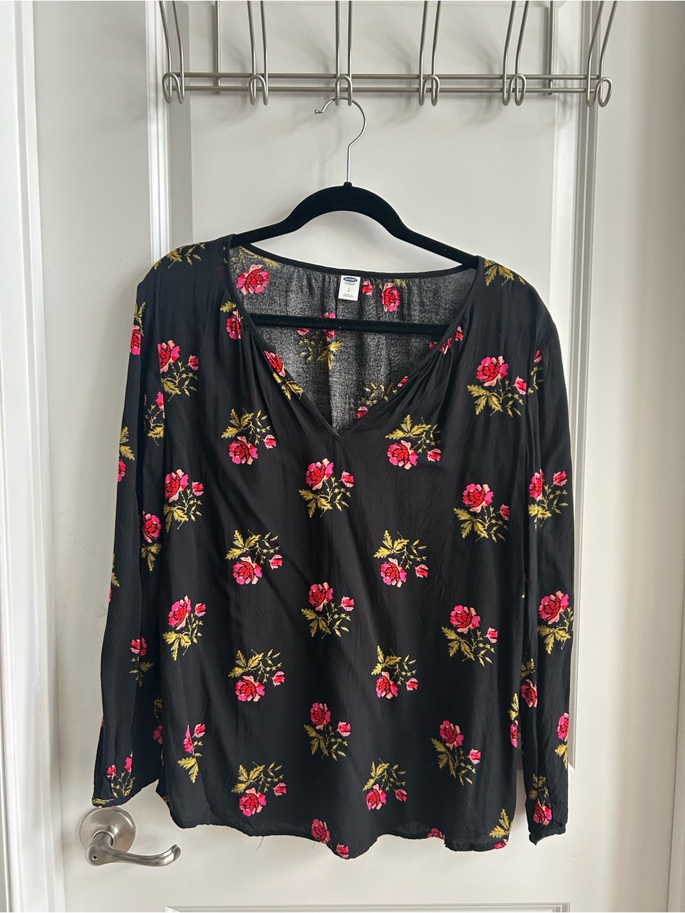 Old Navy Black Floral V-Neck Long Sleeve Blouse